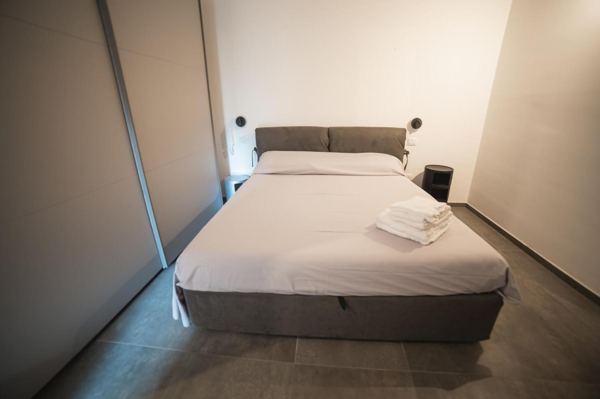 Suite Piazza Mazzini 90 Mq 5 Lecce Bagian luar foto